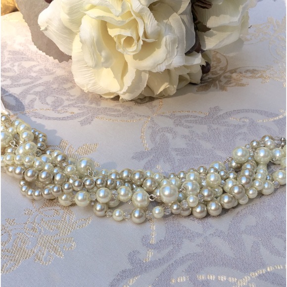 Pearl and Crystal Statement Necklace - Picture 4 of 5